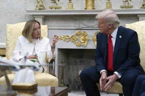 "Si è comportata molto male". Trump ancora contro l'Italia. Poi l'attacco alla Nato: "Spendiamo cifre assurde per loro e non erano lì per noi"