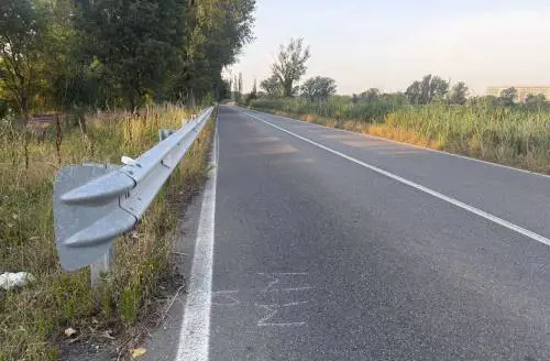 Agente di polizia locale morto durante un inseguimento: le immagini dal luogo dell'incidente