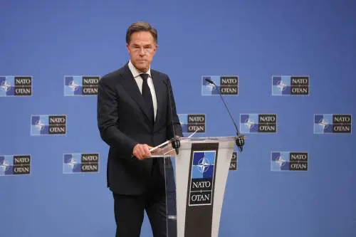Il senato americano vota contro Trump sulla guerra in Iran, lui: "Inopportuno e insensato". E annulla l'incontro con i repubblicani