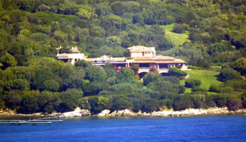 Villa Certosa: epopea tra 126 stanze e vulcani finti, potere e mondanità