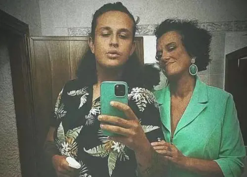 “La vita è stata dura”. I tormenti del 24enne ucciso dal padre perché gay