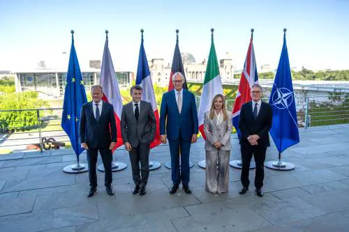 "Jet Usa da Roma contro l'Iran". Rutte, la fake e il vertice con Trump