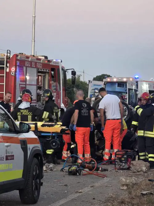Tragedia sulla statale 89 tra Foggia e Manfredonia: morti tre giovani. Si ipotizza un colpo di sonno