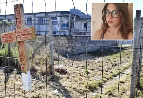 Omicidio Martina Carbonaro, la testimonianza del carabiniere: “Si confidava con Chatgpt”. L'ex in chat: "Devi morire per amore"