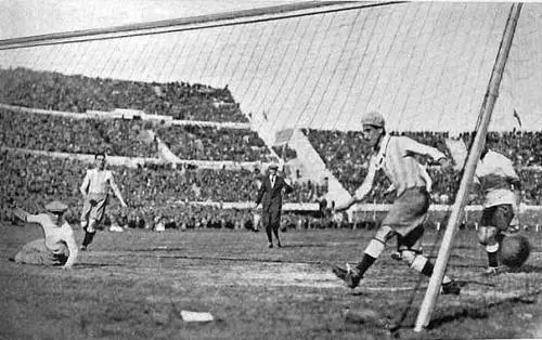 Oggi, 96 anni fa la prima vera mano de Dios
