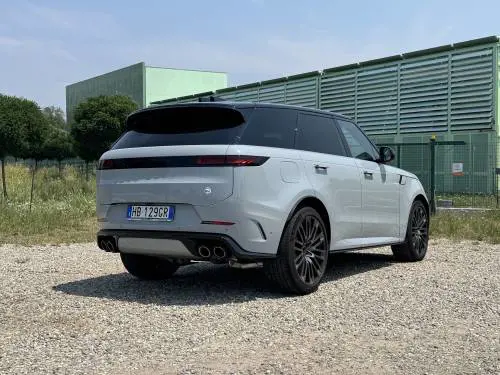 Range Rover Sport SV: guarda le foto