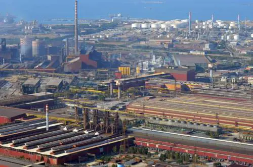 Da domani al via lo scudo Ue sull'acciaio: l'impatto su Ilva e la siderurgia italiana