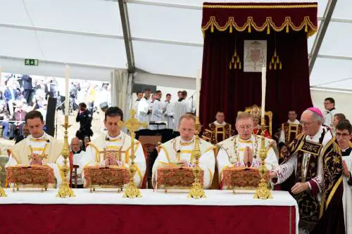 I lefebvriani consacrano 4 nuovi vescovi - FOTO