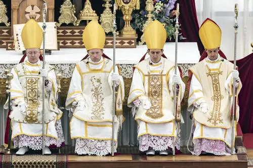Consacrati i 4 vescovi lefebvriani: è scisma. Il superiore generale Pagliarani: "Giorno storico"