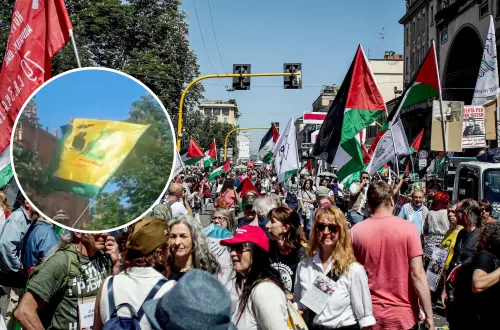 Sfila con la bandiera di Hezbollah al corteo del 25 aprile a Milano: indagata per terrorismo