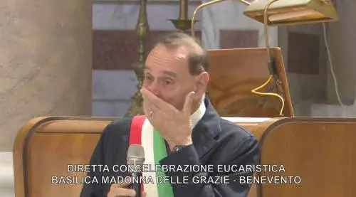 L'annuncio di Mastella in chiesa: "A tutti chiedo di pregare per me, anche io sono malato"
