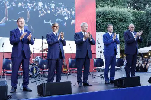 La festa Usa a Roma dopo lo scontro con Trump. Tajani: "Amicizia tra i nostri Paesi più forte di qualsiasi polemica"