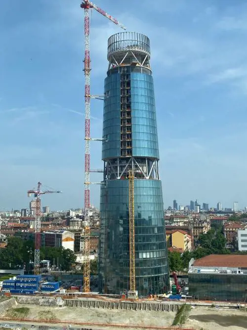 A2a, via al trasloco dal centro alla Life Tower con giardino sospeso e belvedere panoramico