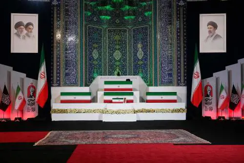 I megafunerali di Khamenei senza il figlio Mojtaba. Poi i nuovi colloqui Usa-Iran