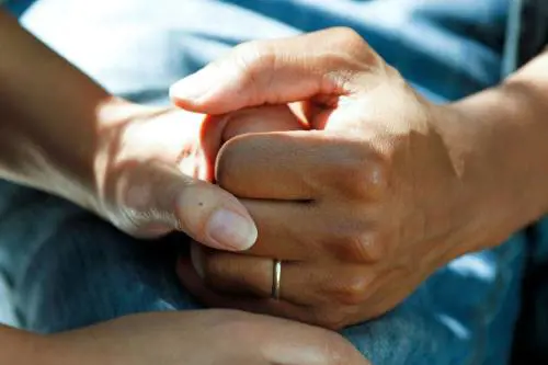 Ricevere una diagnosi di tumore: dalla negazione al desiderio di condividere, come affrontarla
