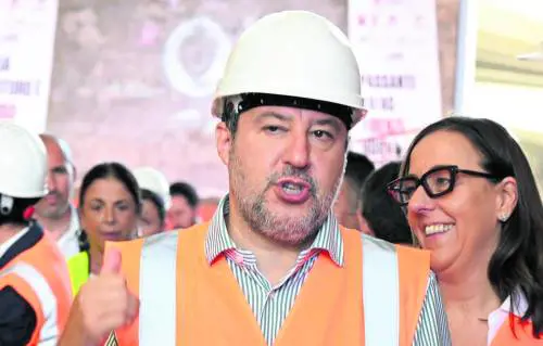 Alta velocità, Salvini brinda al traguardo: "Noi primi in Europa nonostante i cantieri"