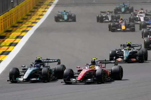 F1, Antonelli batte Hamilton nella sprint di  Silverstone. Leclerc solo 5°