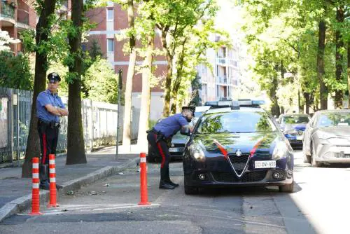 Chi è Lamin Saidilly, l’uomo che ha accoltellato un passante di fronte un bar a Milano