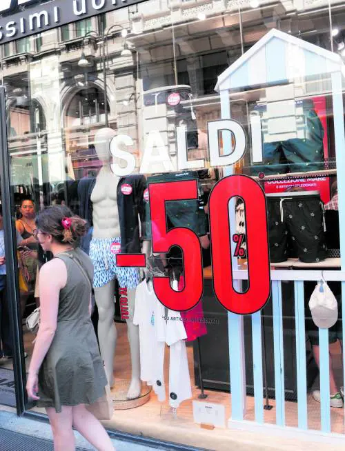Saldi, sono i turisti a dare il via (e spendono più dei milanesi)