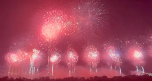 Fuochi d’artificio (italiani) da record per i 250 anni degli Stati Uniti ma è polemica per l’inquinamento