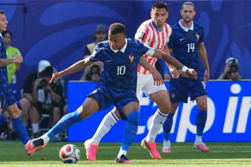 La Francia fatica ma batte di misura il Paraguay: basta un rigore di Mbappé per volare ai quarti