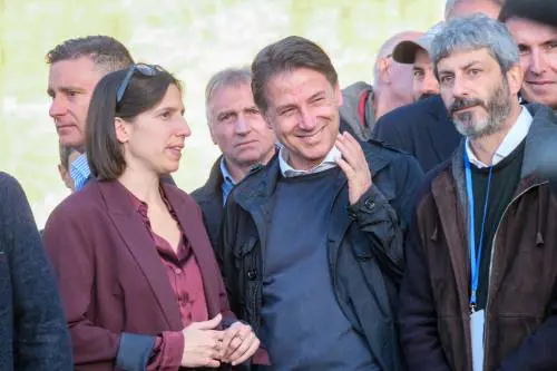 Il vizio di Schlein e alleati: ci riprovano con il Reddito