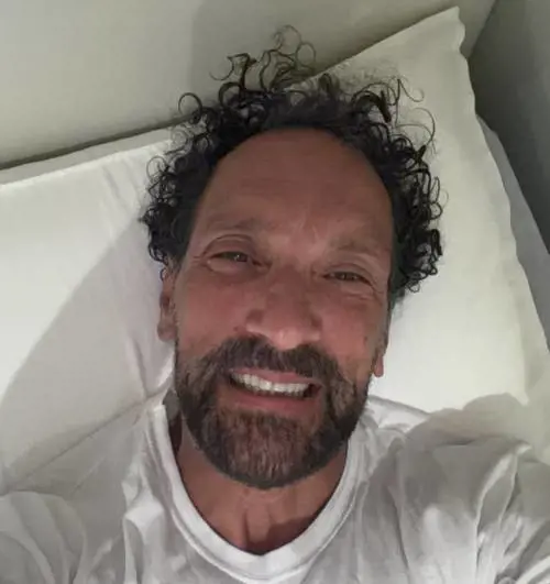 Milano, il conduttore Federico Quaranta aggredito in strada da una banda di ragazzini: "Ho reagito e ho rischiato grosso"