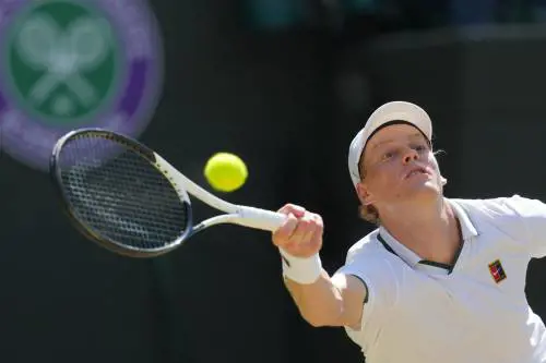 Wimbledon, Sinner è implacabile: supera Struff in tre set e si regala la semifinale