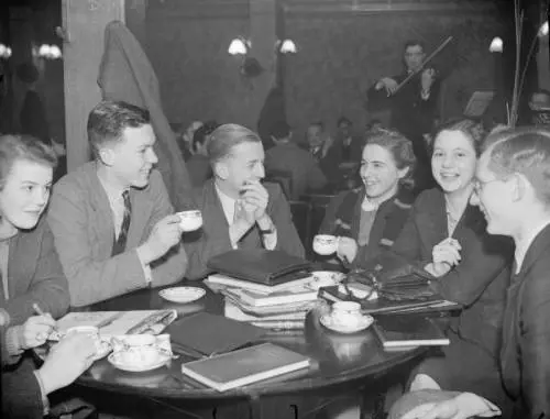 L'upper class britannica è in decadenza come un "Lord Jim a casa"