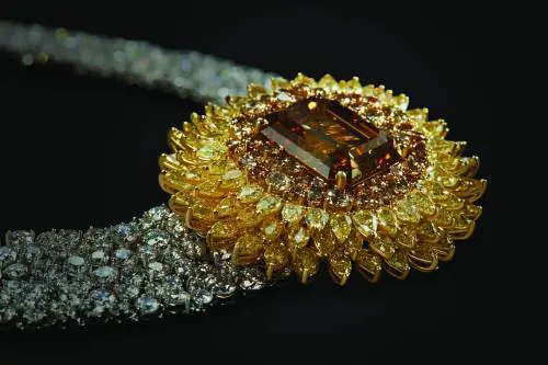 Nei collier della Carte Blanche di Boucheron il trionfo dell’unicità tempestata di diamanti