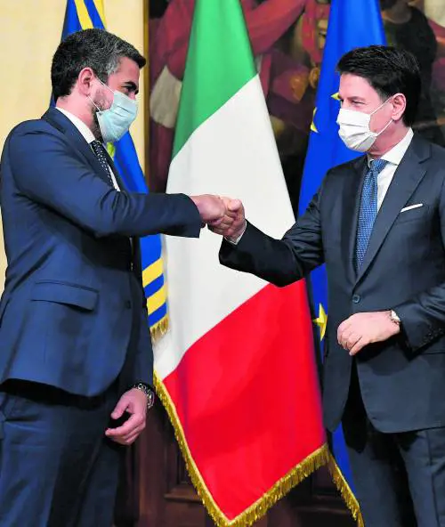 Il leader dei 5 Stelle temporeggia e chiede di azzerare la Commissione