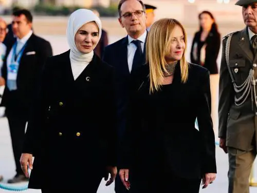 Cena della "tregua" tra  Meloni e Trump (e il resto dell'Ue). "Rapporti cordiali"