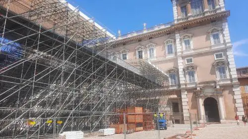 Modena ospita il Jazz Open di fronte all'Accademia militare. E gli ufficiali sono costretti a passare dall'entrata di servizio