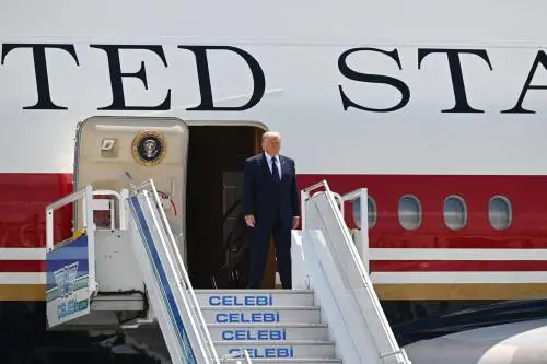 "Bersaglio numero uno dell’Iran". Perché Trump ha cambiato Air Force One dopo il vertice Nato