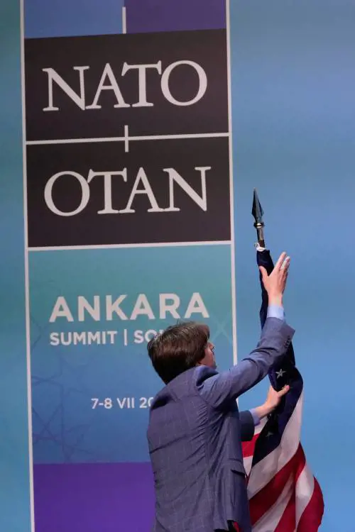 Articolo 5, armi e sostegno a Kiev. Tutti gli impegni di Nato e Europa