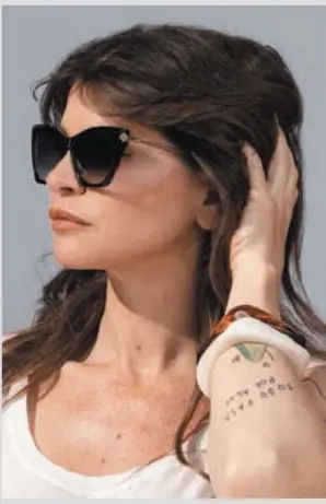 Femminile e autentica. Alessandra Amoroso nuova ambassador degli occhiali Yalea