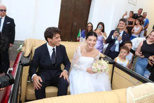 L’incontro a Roma, la cena a Positano, le nozze lampo: la storia d’amore tra Alessandra Mastronardi e Gianpaolo Sannino