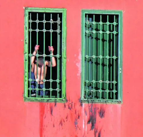 "Emergenza carceri intollerabile". E oggi Delpini entra al Beccaria