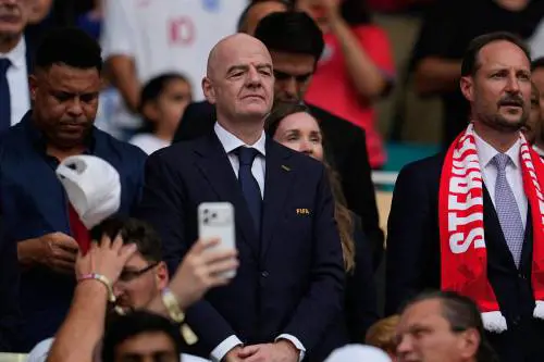 Arbitri, cavo e FF. La Farsa Fifa imbarazza tutti