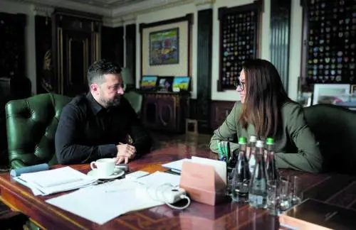 Rimpasto Zelensky: cambiano premier e vertici dell'esercito. "Ci sono nuovi piani"