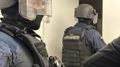 Fermata la banda coi kalashnikov che terrorizzava Palermo. Gli ordini partivano dal carcere. Piantedosi: "Lo Stato è presente"