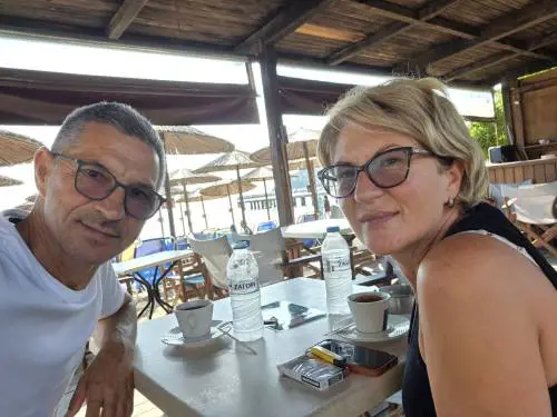 “Non comunica più e non ricorda nulla”: il racconto choc sull’uomo risucchiato dal finestrino nel volo Ryanair