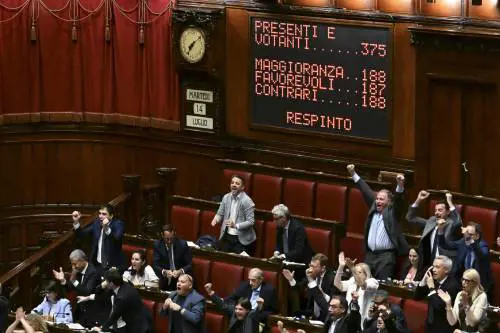 Legge elettorale, bocciato l'emendamento sulle preferenze. Scintille sinistra-vannacciani e l'opposizione occupa l'Aula: "Ritiriamo tutti gli emendamenti"
