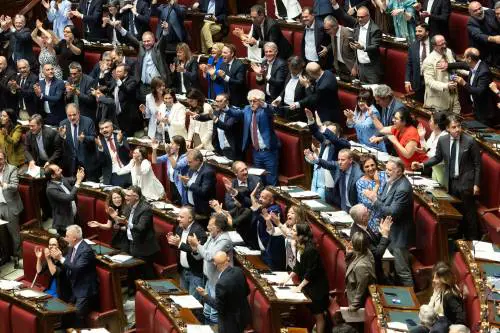 Il governo va sotto per un voto. Blitz per stoppare le preferenze