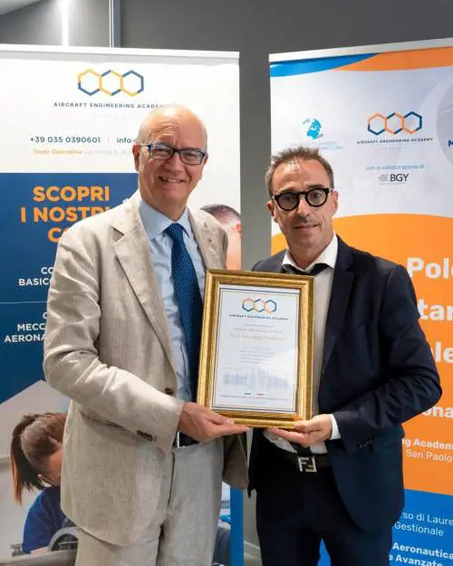 Il Ministro Valditara visita AEA - Aircraft Engineering Academy: ad Azzano San Paolo il modello formativo che prepara i professionisti dell’aviazione