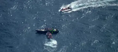 Le foto di Frontex che incastrano la Sea Watch 5
