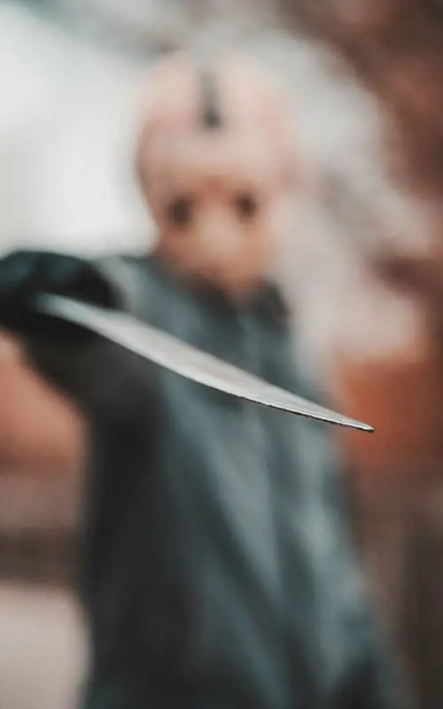 Massacrano un 30enne usando un machete