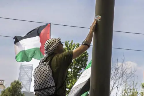 Dal turismo agli affitti: pro Pal a caccia degli israeliani in Italia
