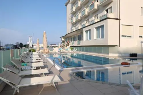Bambina di 4 anni annega nella piscina di un hotel