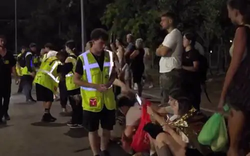 Grandine al concerto di Bad Bunny: polemiche per l'evacuazione La Maura, pubblico infuriato
